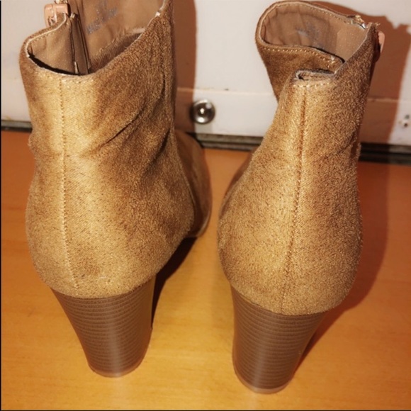 Peep toe ankle booties - Picture 2 of 4